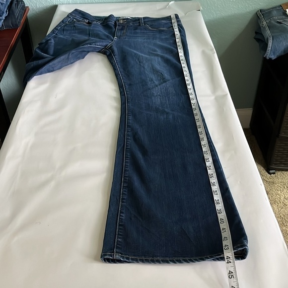 Paige Hidden Hills Flare Leg High Rise Size 32 - Picture 9 of 16